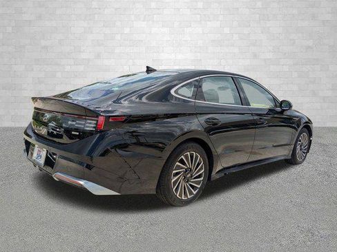 New 2024 Hyundai Sonata Limited FWD image 2