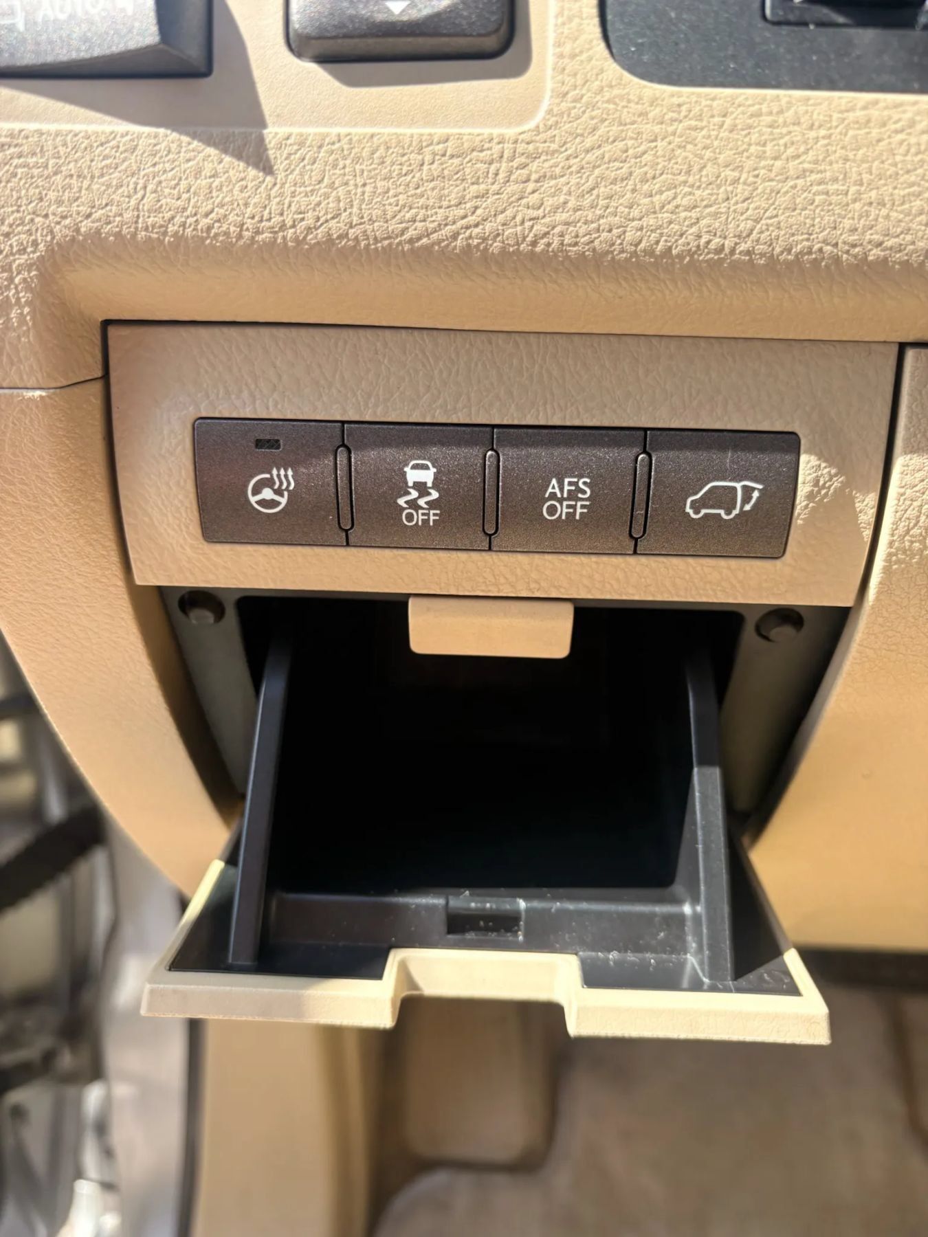 Used 2011 Lexus LX 570 4WD w/ Luxury Pkg image 14