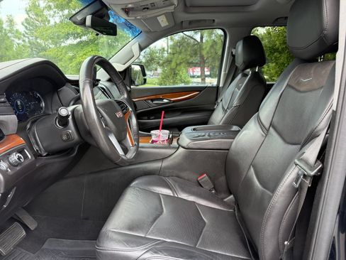 Used 2018 Cadillac Escalade Premium Luxury RWD image 34