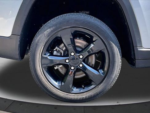 Used 2023 Jeep Grand Cherokee L Laredo AWD/4WD image 35