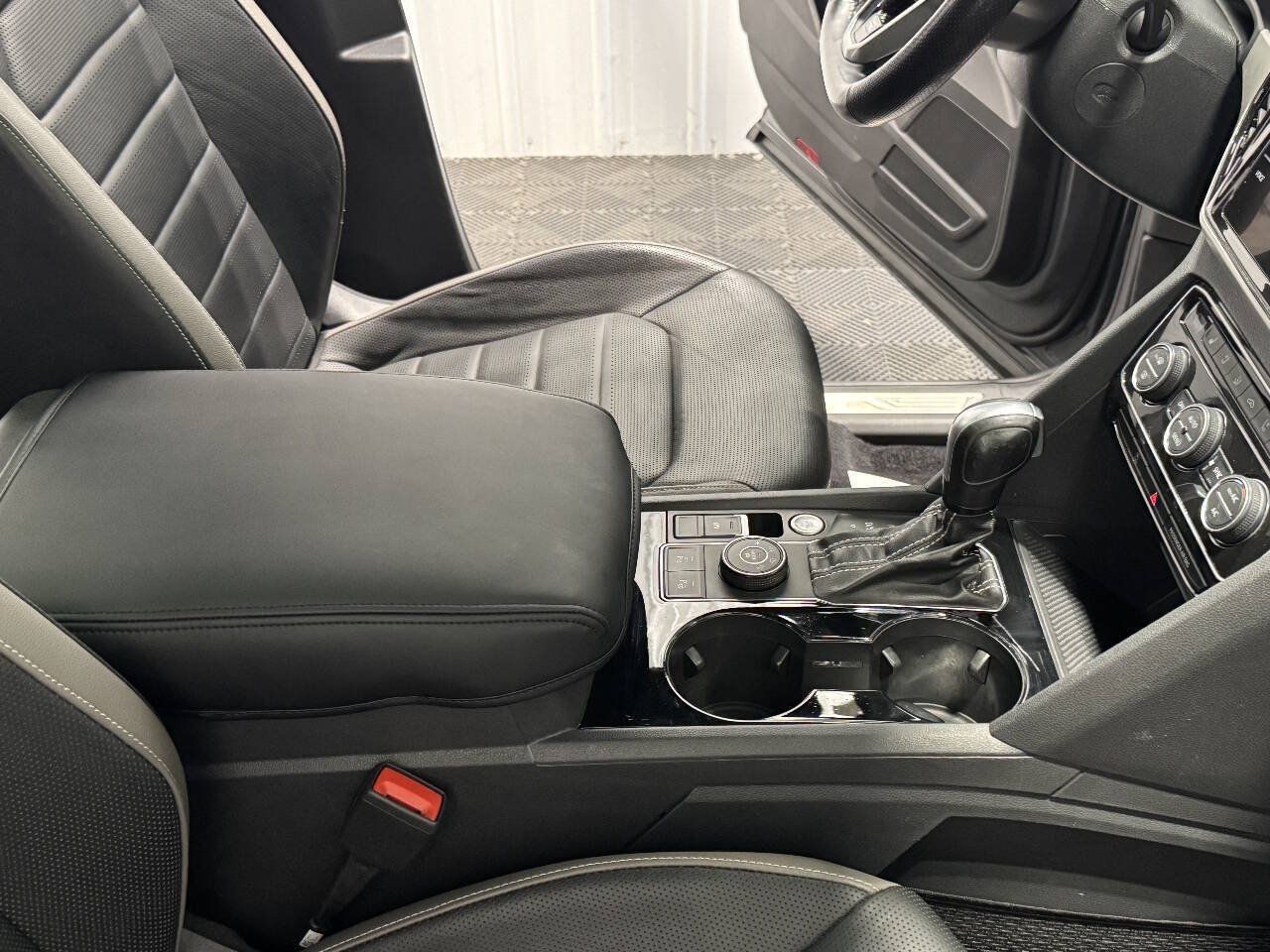 Used 2021 Volkswagen Atlas Cross Sport SEL Premium R-Line w/ Cross Sport MDO Package AWD/4WD image 25