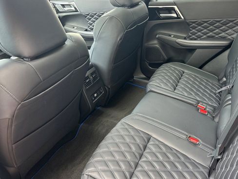 New 2025 Mitsubishi Outlander SEL image 11