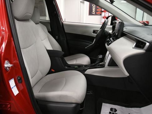 Certified 2022 Toyota Corolla Cross LE image 27
