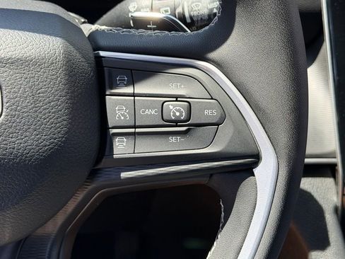 Certified 2023 Jeep Grand Cherokee Altitude AWD/4WD image 14