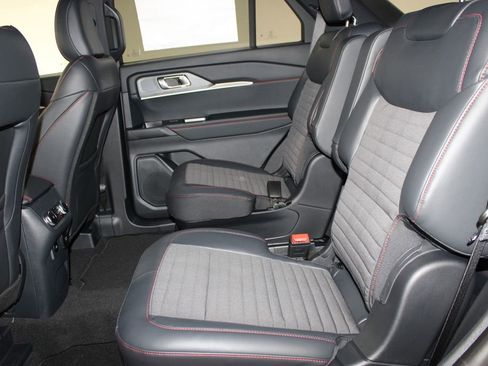 New 2026 Ford Explorer ST-Line w/ ST-Line Street Pack RWD image 25