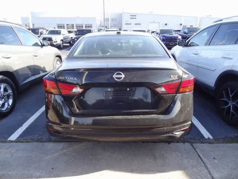 Used 2024 Nissan Altima 2.5 SV image 5