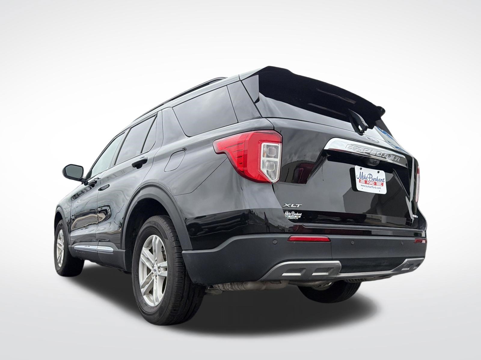 Used 2024 Ford Explorer XLT w/ Equipment Group 202A AWD/4WD image 16