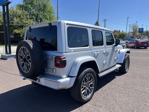 Used 2023 Jeep Wrangler Unlimited Sahara AWD/4WD image 7