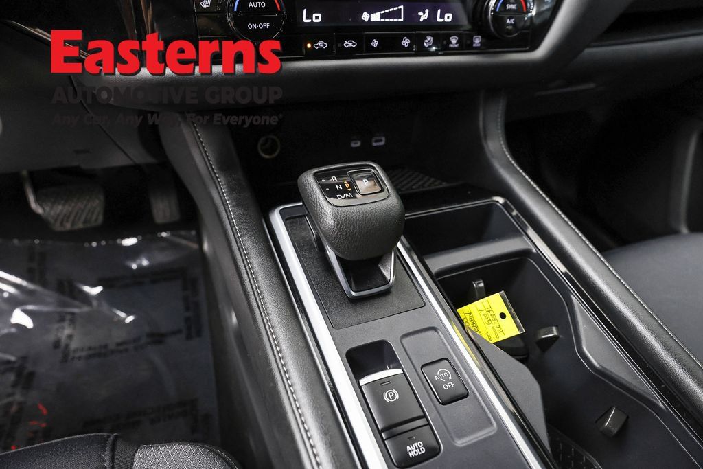 Used 2024 Nissan Pathfinder SV AWD/4WD image 13