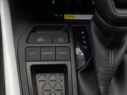 Certified 2025 Toyota RAV4 LE FWD image 24