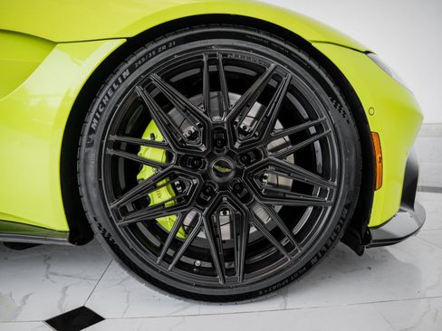 Used 2020 Aston Martin V8 Vantage Coupe RWD image 35