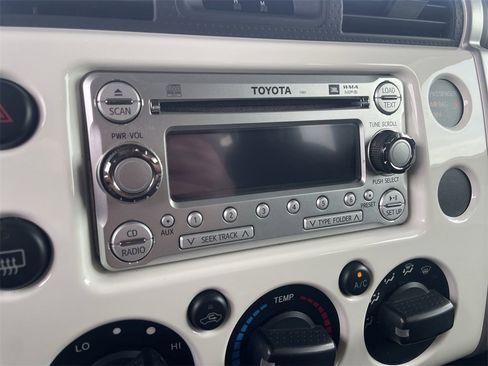 Used 2014 Toyota FJ Cruiser 4WD w/ Upgrade Package image 11