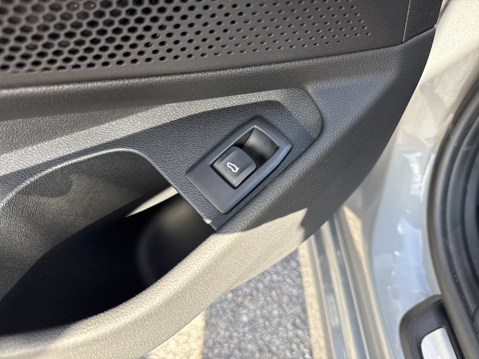 Used 2025 BMW 330i xDrive Sedan AWD/4WD image 18