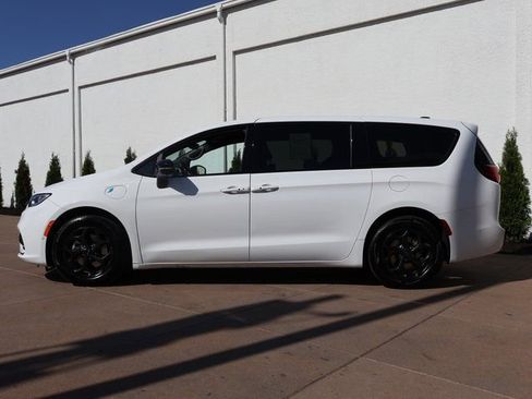 Used 2024 Chrysler Pacifica Limited FWD image 5