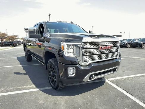 Used 2022 GMC Sierra 3500 Denali w/ Denali Black Diamond Edition AWD/4WD image 2