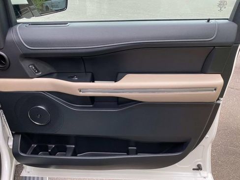 Used 2022 Ford Expedition Limited RWD image 37