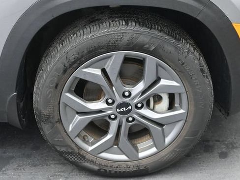 Used 2024 Kia Seltos S AWD/4WD image 40