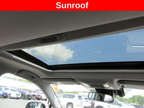 Used 2022 Toyota RAV4 XLE Premium AWD/4WD image 15