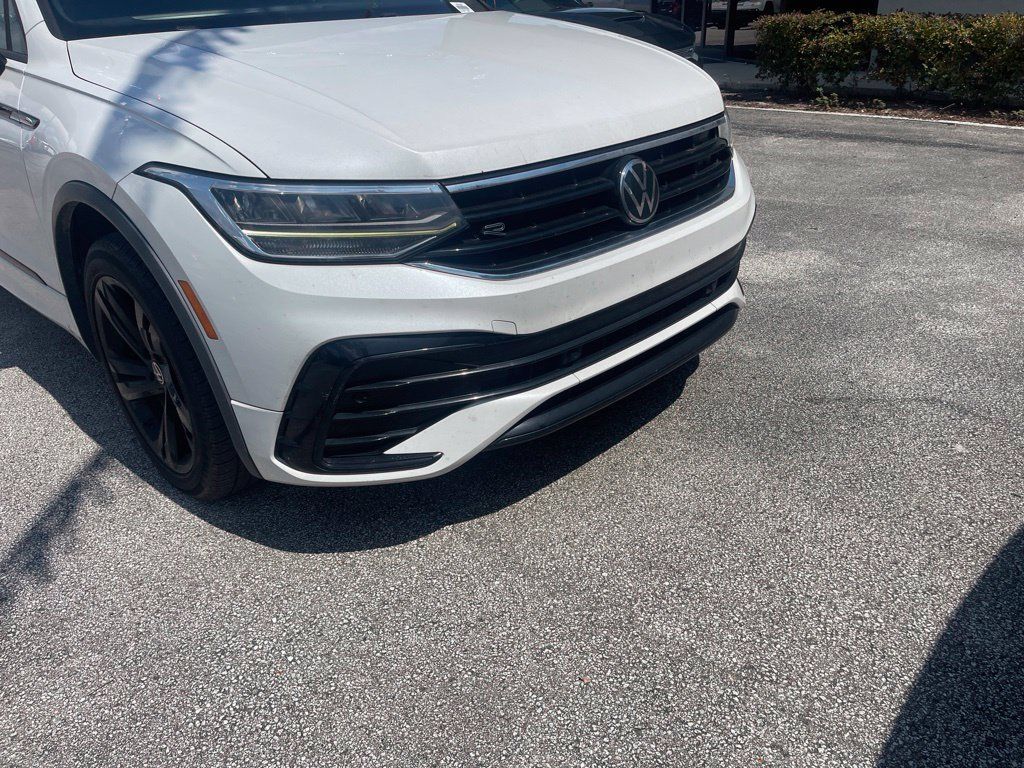 Used 2023 Volkswagen Tiguan SE R-Line FWD image 2