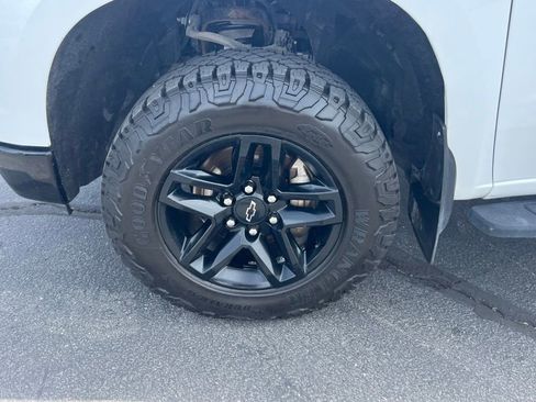 Used 2024 Chevrolet Silverado 1500 LT Trail Boss w/ LT Trail Boss Premium Package AWD/4WD image 12
