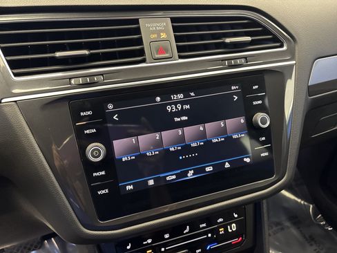 Certified 2023 Volkswagen Tiguan SE FWD image 18