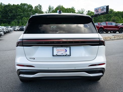 Used 2024 Lincoln Nautilus Reserve w/ Jet Appearance Package (87T) AWD/4WD image 8