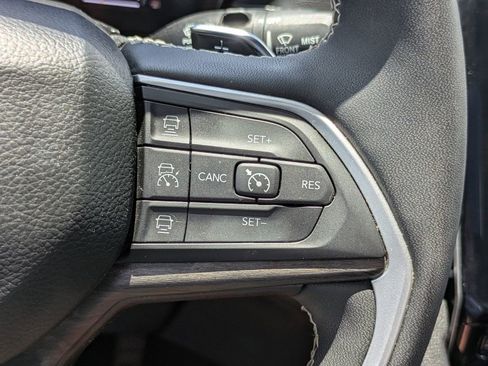 Used 2024 Jeep Grand Cherokee Limited image 17