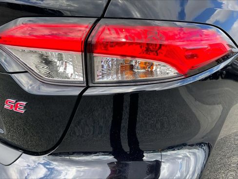 Used 2025 Toyota Corolla SE w/ SE Premium Package image 30