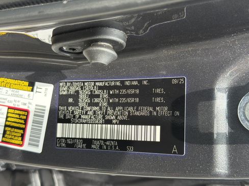 Certified 2025 Toyota Highlander LE FWD image 31