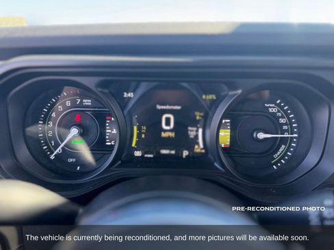 Used 2025 Jeep Wrangler Unlimited Sahara AWD/4WD image 16