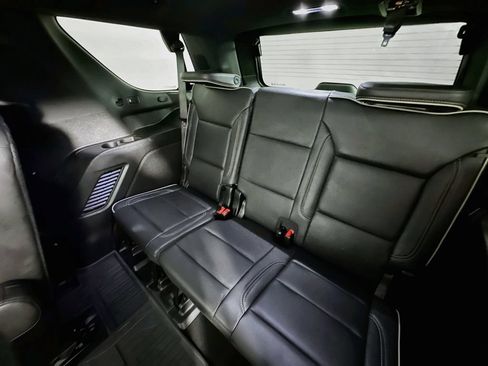 Used 2025 GMC Yukon Elevation w/ Elevation Premium Package AWD/4WD image 4