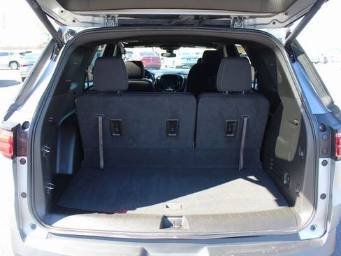 Used 2024 Chevrolet Traverse LT image 8