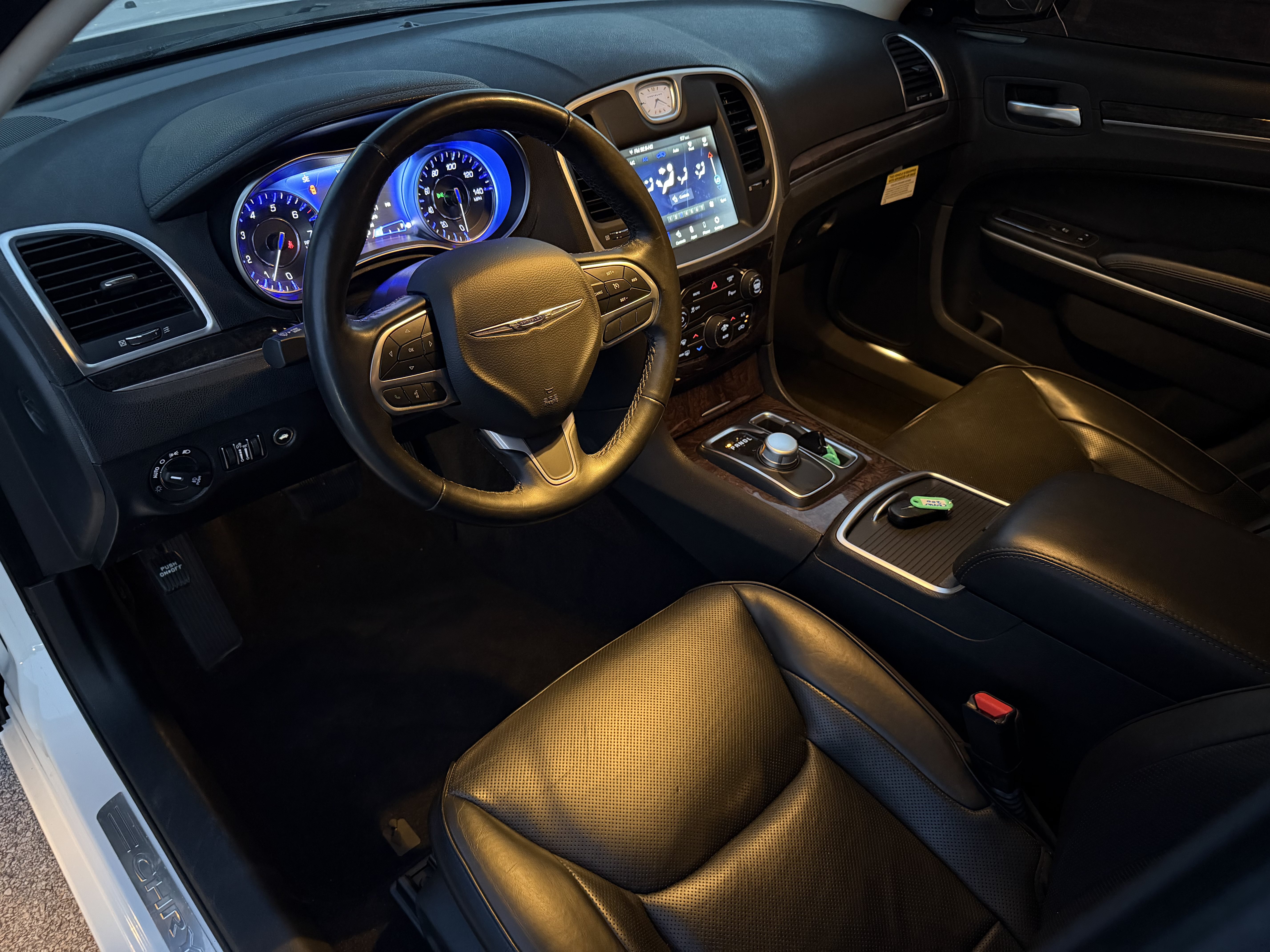 Used 2022 Chrysler 300 Touring L w/ Comfort Group RWD image 31
