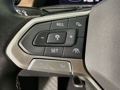 Used 2026 Volkswagen Atlas SE FWD image 14