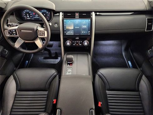 New 2026 Land Rover Discovery S image 4