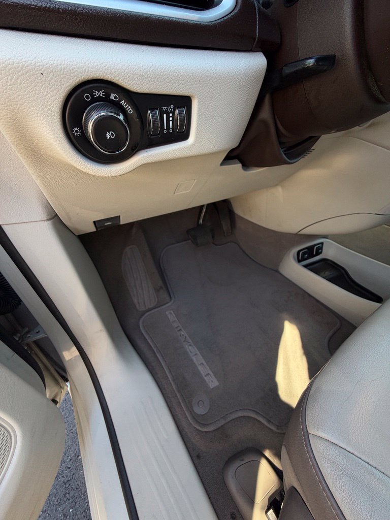 Used 2017 Chrysler Pacifica Touring-L FWD image 10