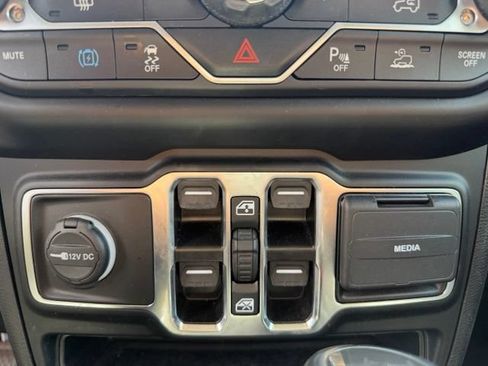 Used 2023 Jeep Wrangler Unlimited Sahara AWD/4WD image 20