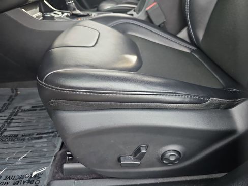 Used 2019 Jeep Cherokee Latitude Plus image 17