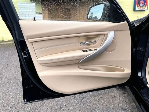 Used 2016 BMW 320i Sedan RWD image 22
