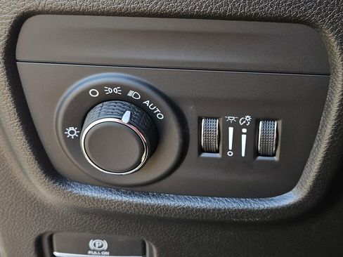 New 2025 Jeep Grand Cherokee L Altitude image 11