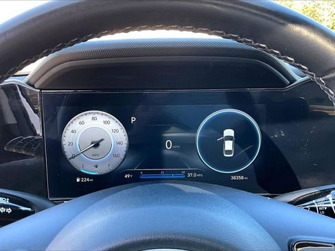 Used 2023 Hyundai Elantra Limited image 10