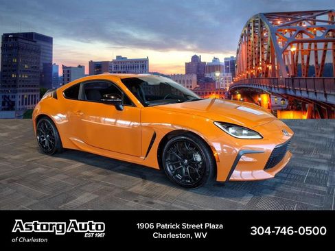 Used 2023 Toyota GR86 10th Anniversary SE image 1