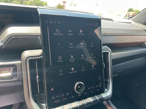 Used 2025 GMC Yukon Denali AWD/4WD image 17