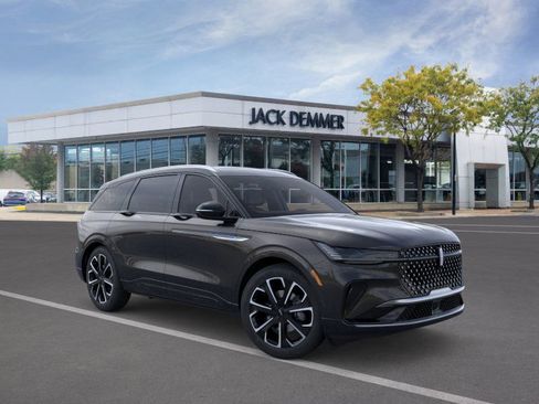 Used 2026 Lincoln Nautilus Reserve image 7