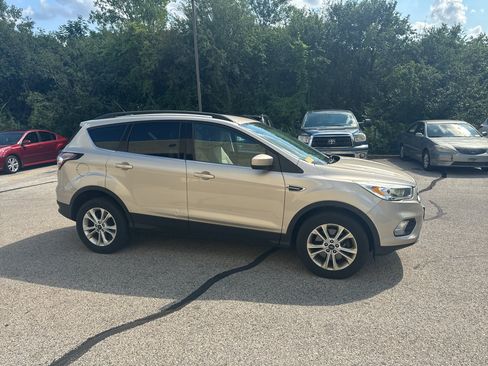 Used 2017 Ford Escape SE w/ Equipment Group 201A AWD/4WD image 4