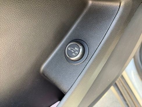 Used 2021 Chevrolet Traverse LT FWD image 16