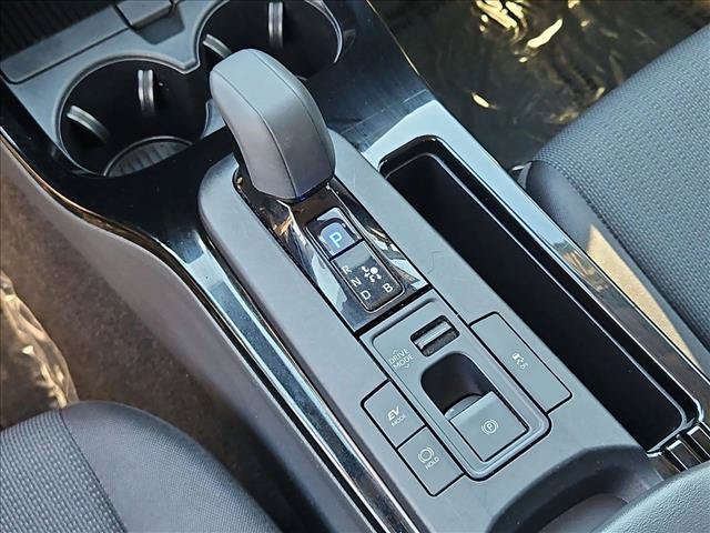 Used 2025 Toyota Prius LE AWD/4WD image 17