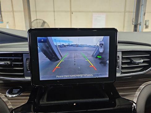 Used 2024 Ford Explorer Limited image 23