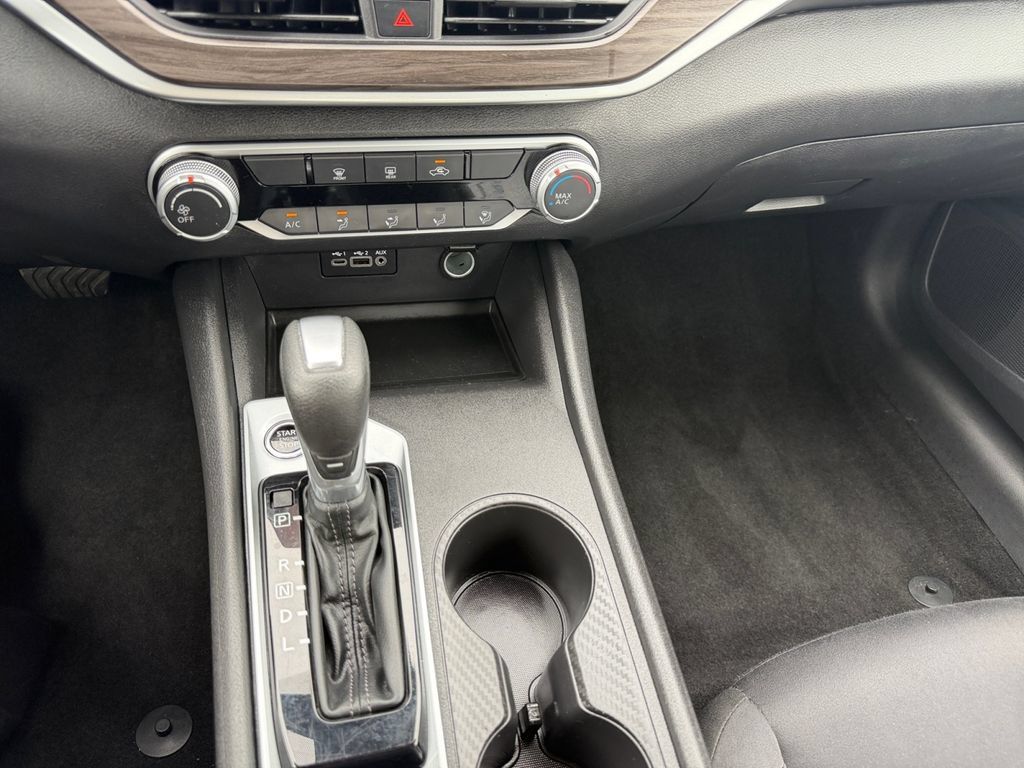 Used 2025 Nissan Altima 2.5 SV FWD image 11