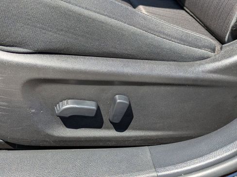 Used 2025 Nissan Altima 2.5 SV FWD image 8